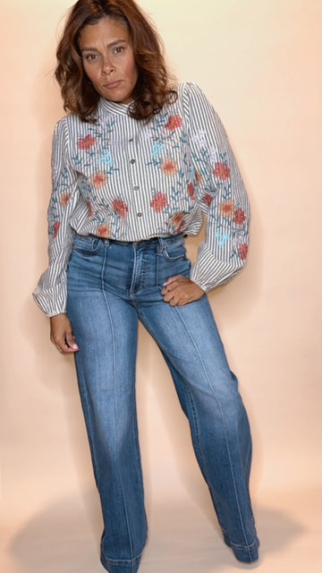 Mireya - Embroidered Button Up